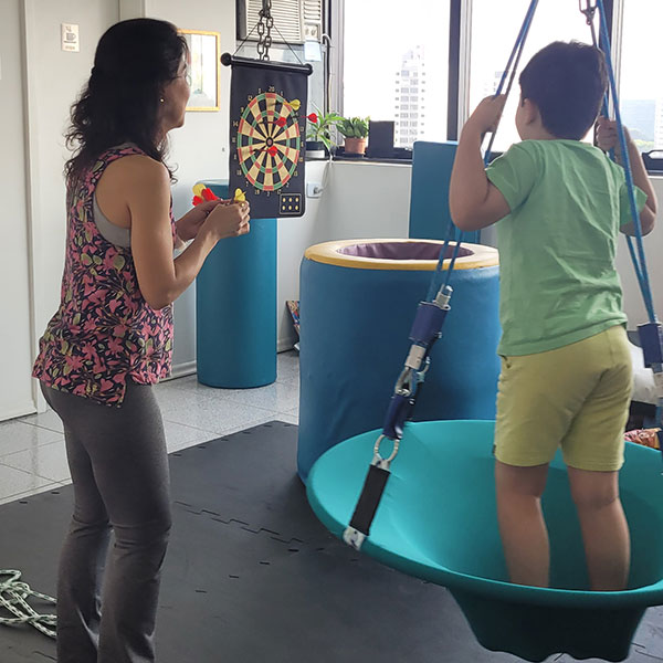 Sinais de que seu filho pode precisar de apoio na integração sensorial